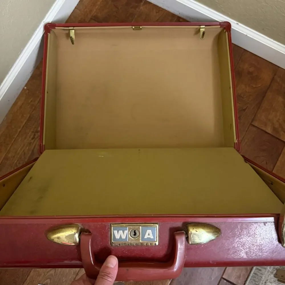 Vintage Samsonite Streamlite Red Hardshell Suitcase 21